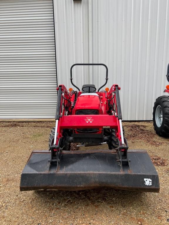 MASSEY 1533 TRACTOR