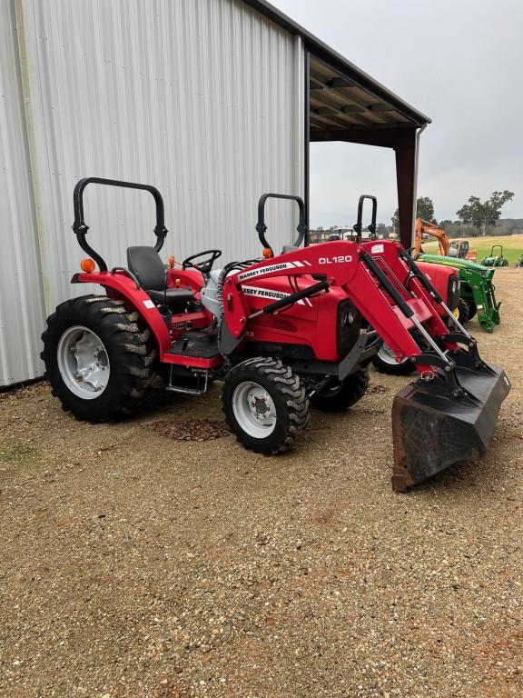 MASSEY 1533 TRACTOR