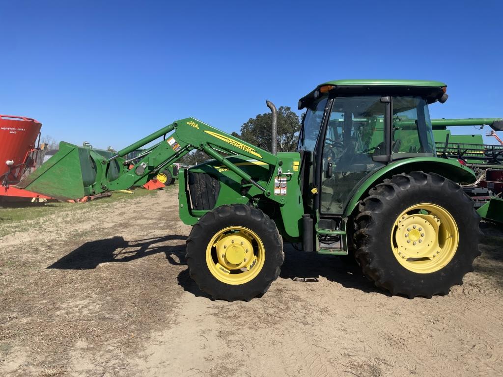 John Deere 5093e Tractor  w/ 553 Loader