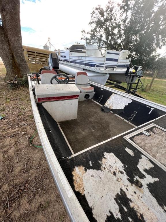 Fisher 18' Bass Boat