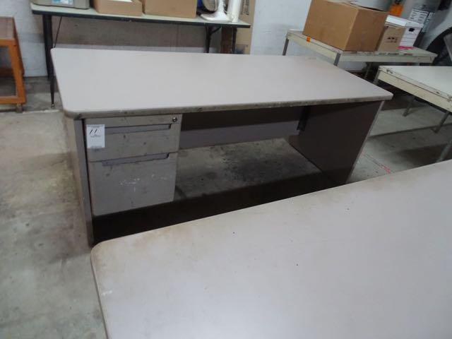 METAL DESK