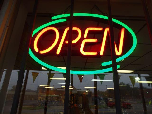 OPEN NEON SIGN