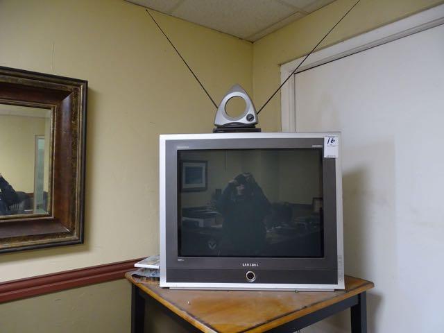 TV W/ANTENNA 32”