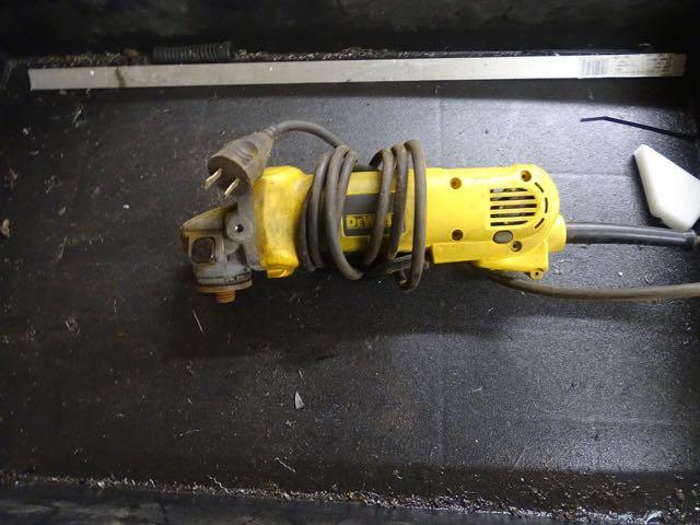 DEWALT GRINDER