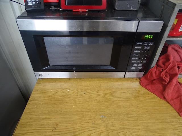 GE MICROWAVE & MR COFFEE MAKER