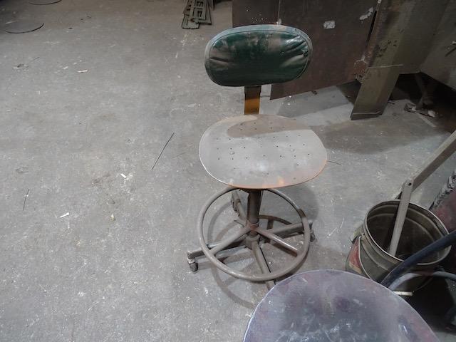 METAL STOOLS & CHAIRS (X5)