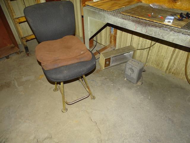 STOOL & 2 HEATERS X1