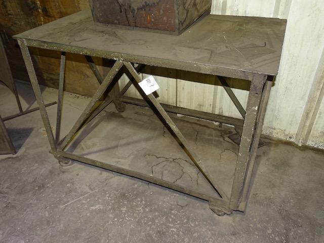 METAL TABLE 40 X 38