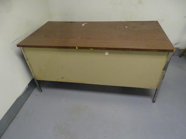 METAL DESK (X2)