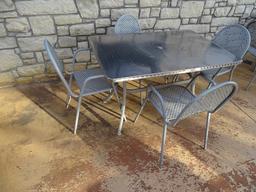 METAL PATIO TABLE W/4 CHAIRS