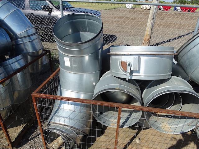 VARIOUS SIZES OF SPIRAL PIPE FITTINGS & ELBOWS W/BASKET