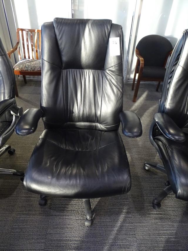 CASTERED EXECUTIVE CHAIRS