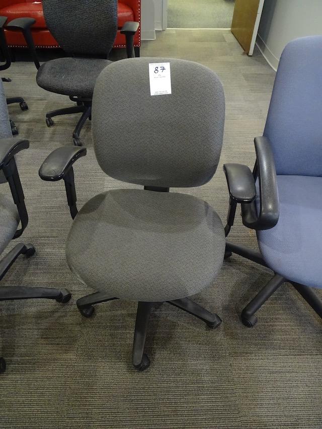 CASTERED EXECUTIVE CHAIRS