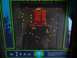 CENTIPEDE STAND UP ELECTRONIC COIN OPERATED VIDEO GAME (WORKS)