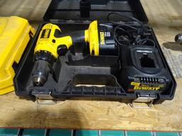 DEWALT 18V XRP 1/2" DRILL W/BATTERY, CASE & BITS W/CASE