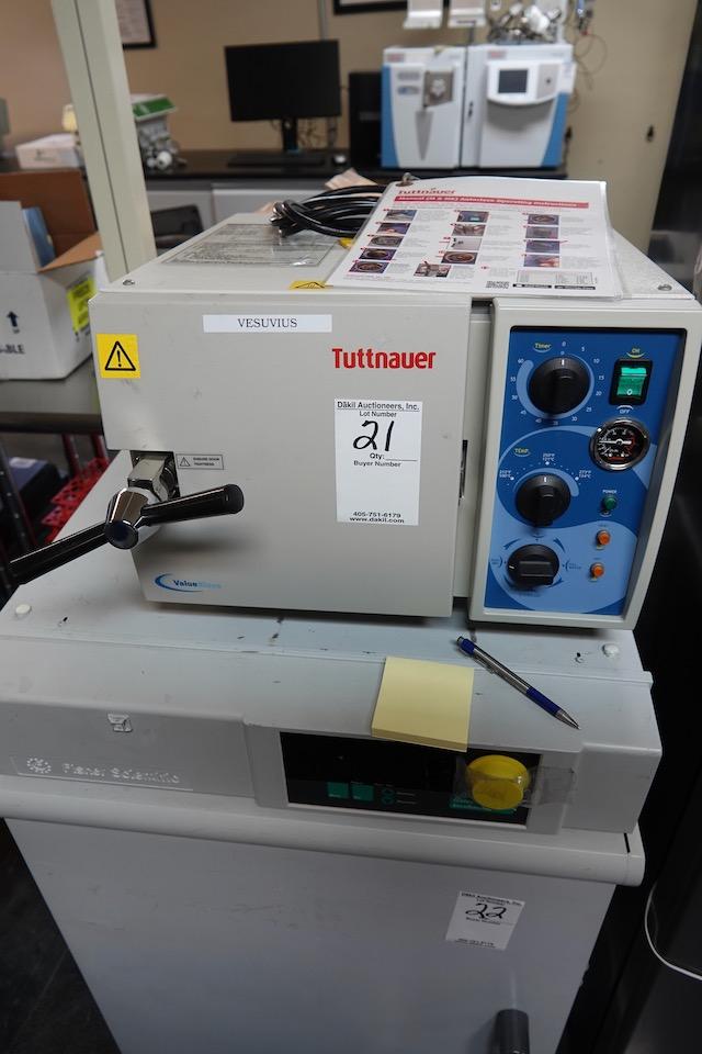 TUTTNAUER AUTOCLAVE STEAM STERILIZER