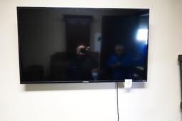 HITACHI FLATSCREEN TV