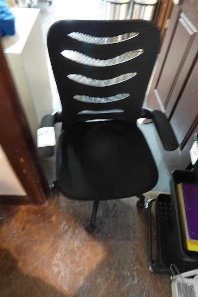 OFFICE CHAIRS (X4)