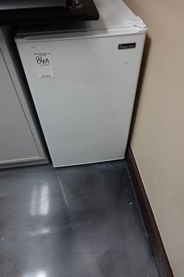 MAGIC CHIEF DORM ROOM REFRIGERATOR