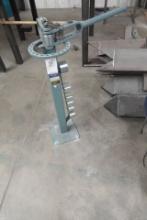 COMPACT FLOOR BENDER