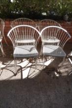 PATIO TABLE W/4 CHAIRS X1