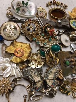 LOT OF COSTUME JEWELRY