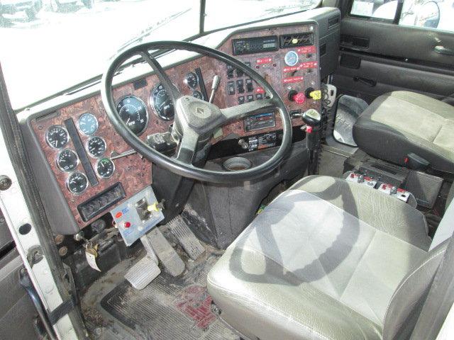 1999 INTL 9400 DAYCAB