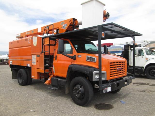 2006 GMC 7500 BUCKET TRK