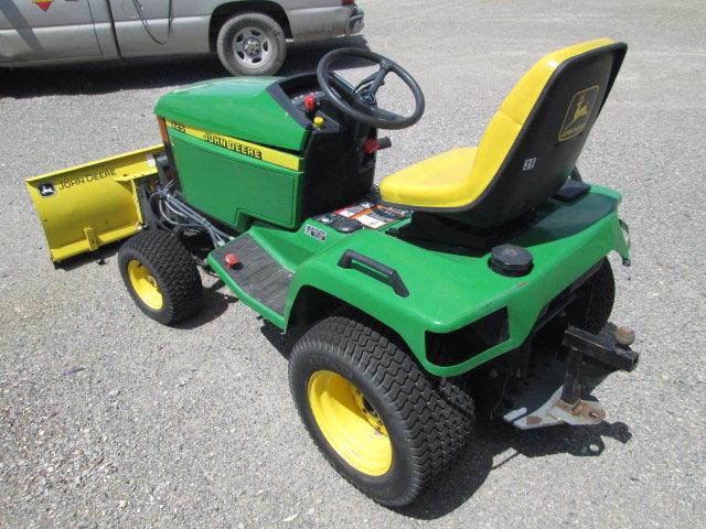 JOHN DEERE 425 TRACTOR