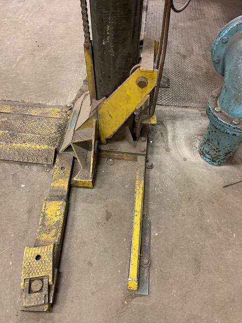 GILBARCO FLOOR LIFT