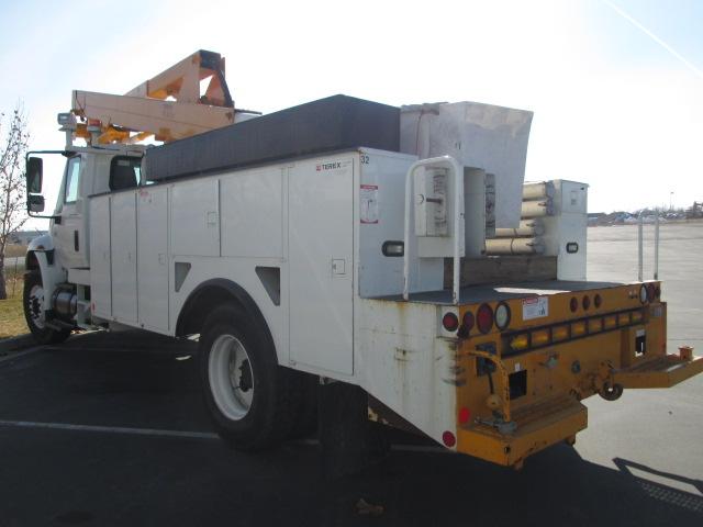 2005 INTL 4400 BUCKET TRK