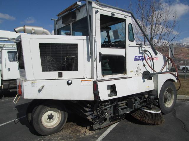 2001 ELGIN PELICAN SWEEPER