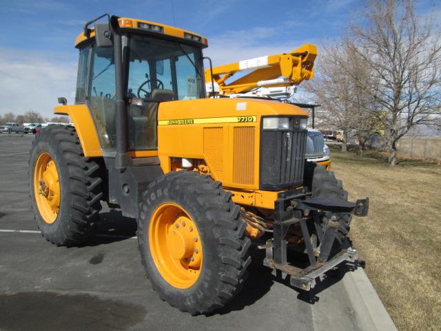 JOHN DEERE 7710 TRACTOR