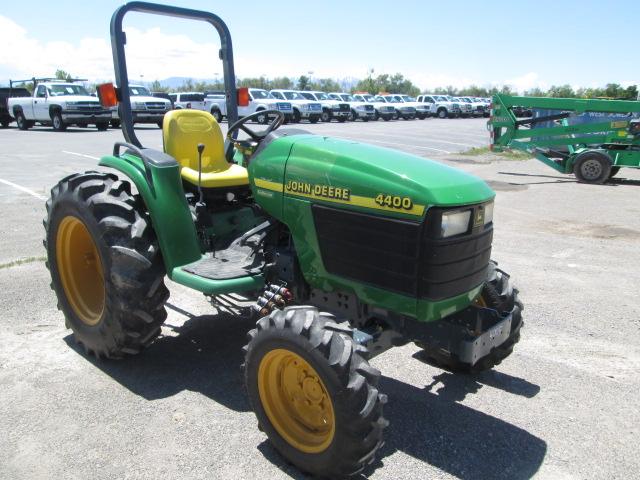 JOHN DEERE 4400 TRACTOR