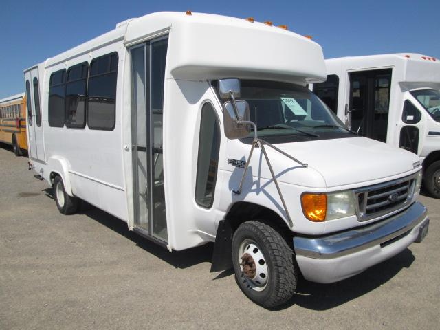 2004 FORD COMMAND CENTER