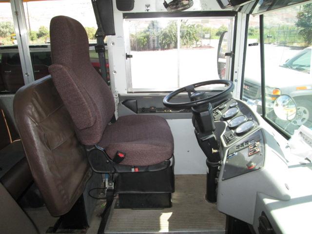 2009 BLUEBIRD 84 PASS BUS