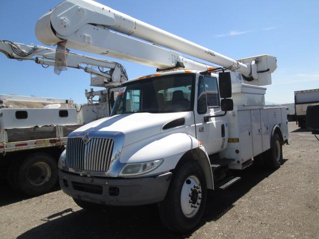 2005 INTL 4300 BUCKET TRK