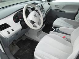 2014 TOYOTA SIENNA