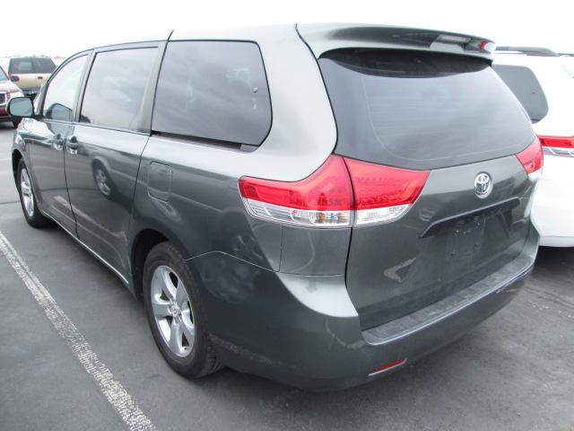 2011 TOYOTA SIENNA