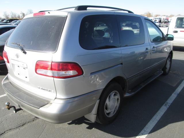 2002 TOYOTA SIENNA