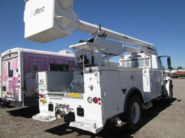 2005 INTL 4300 BUCKET TRK