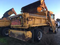 2002 FREIGHTLINER FL-70 PB LOADER