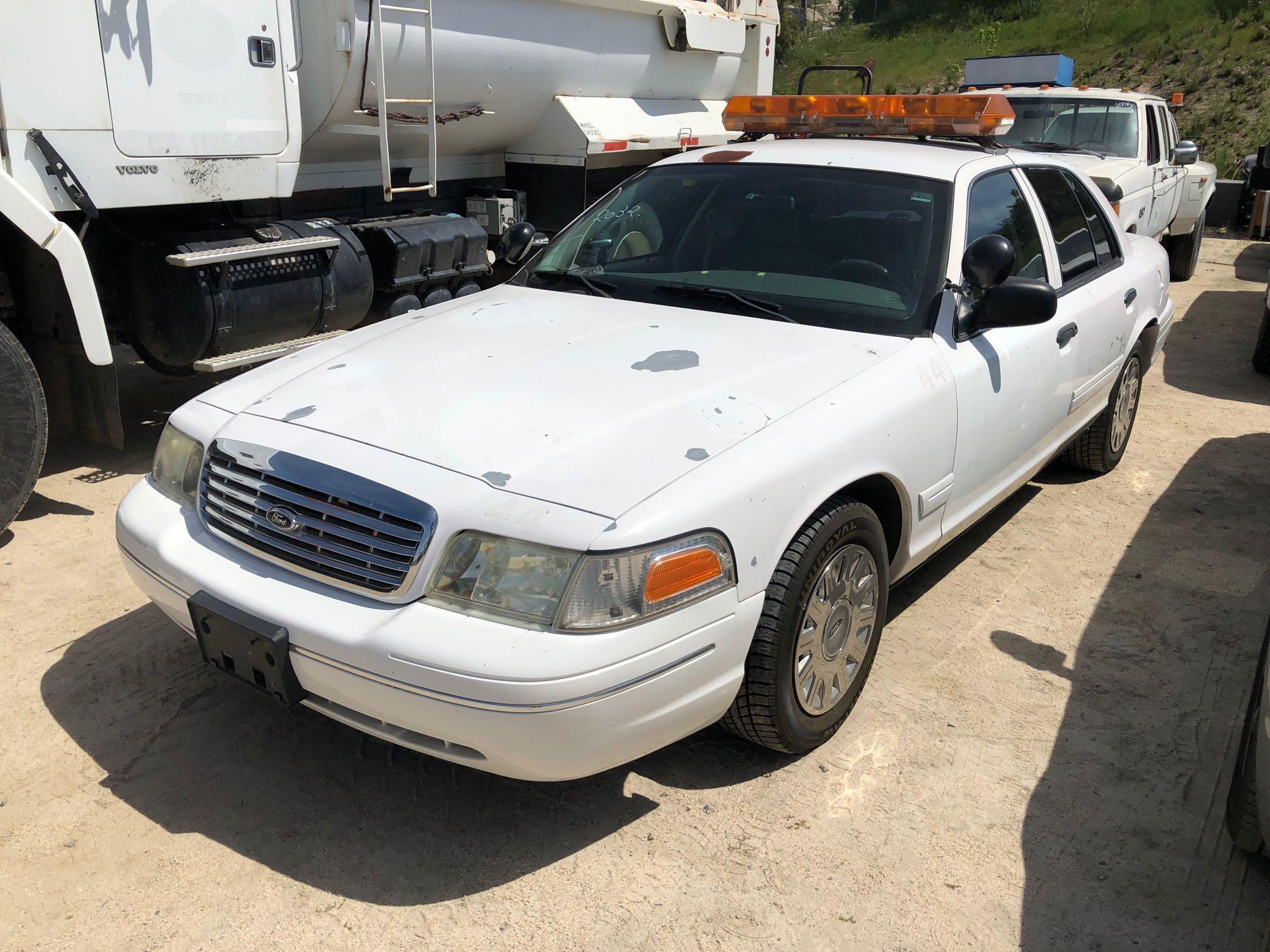 2005 FORD CROWN VICTORIA