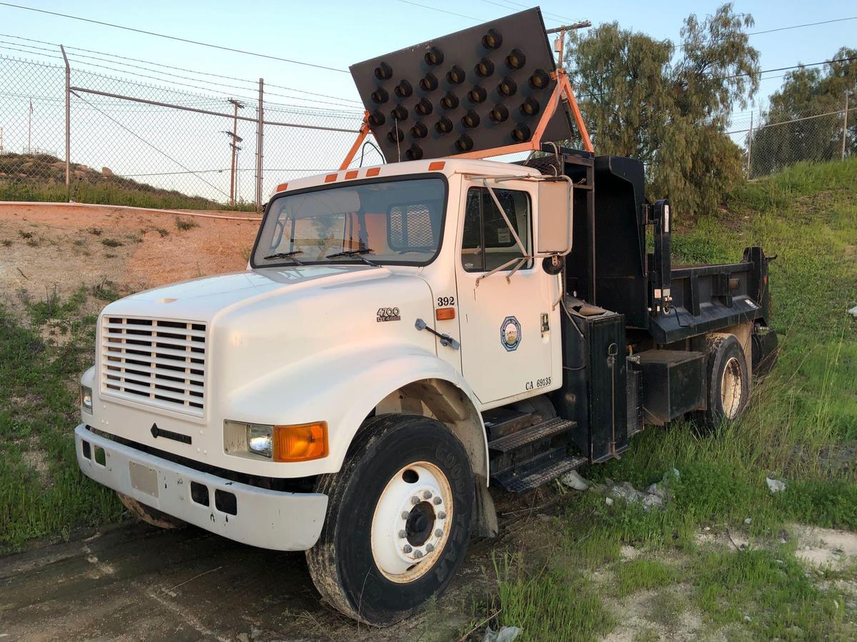 2000 INTERNATIONAL 4700 DUMP TRUCK