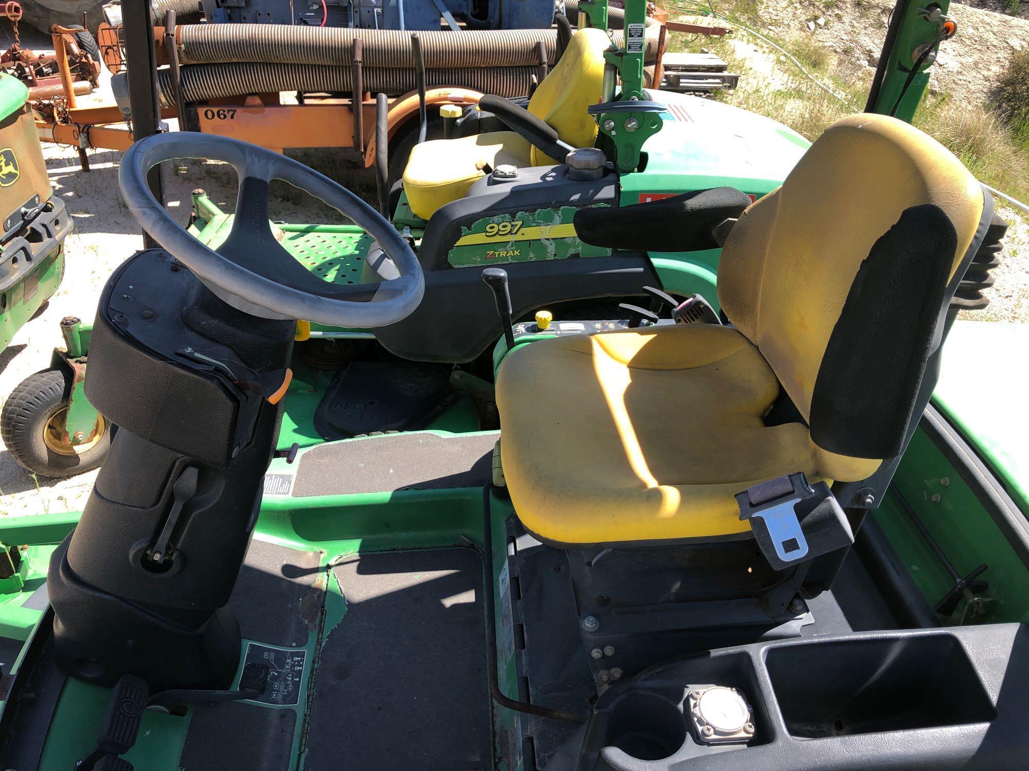 JOHN DEERE 1565 MOWER