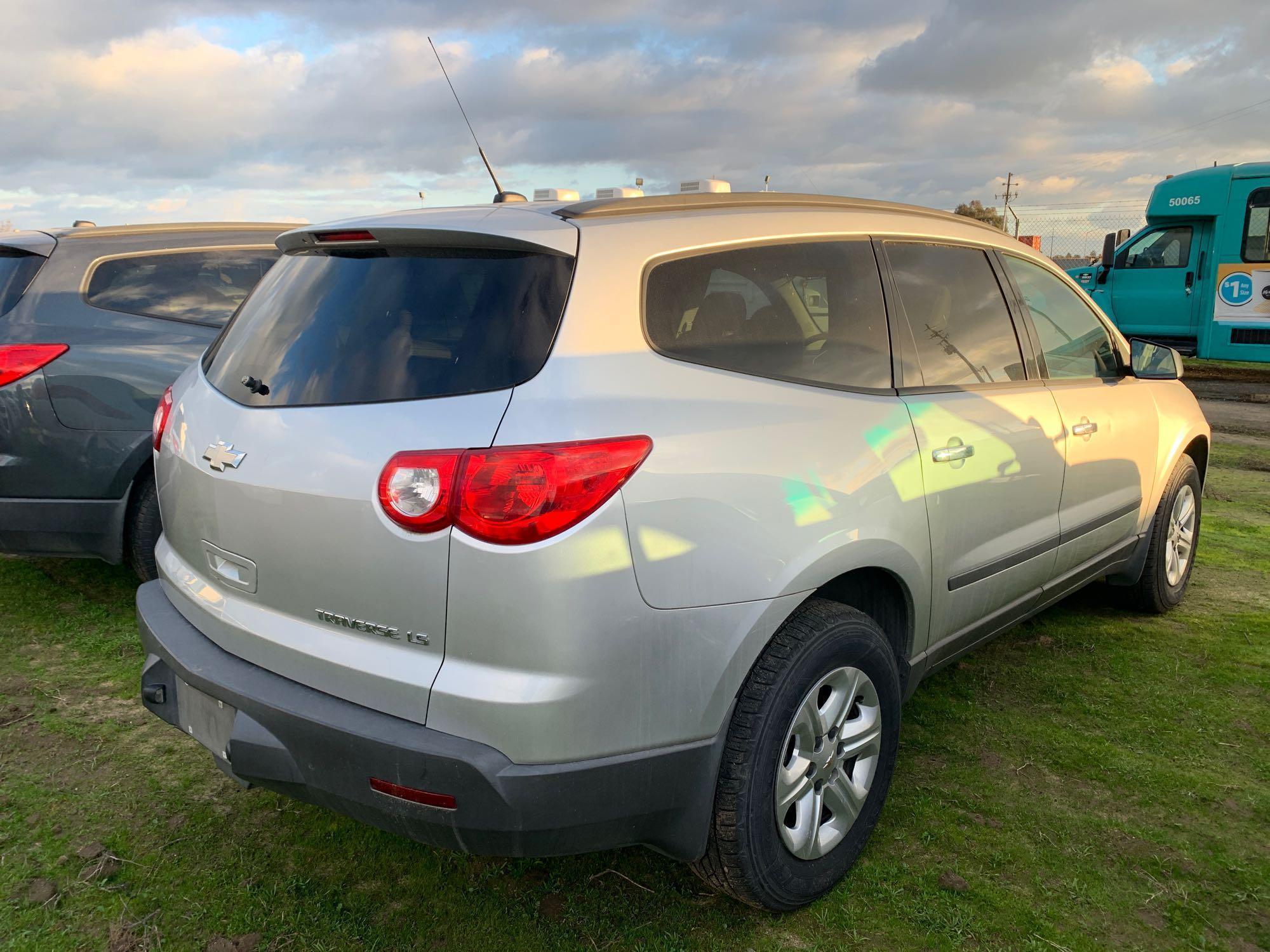 2010 CHEVROLET TRAVERSE LS