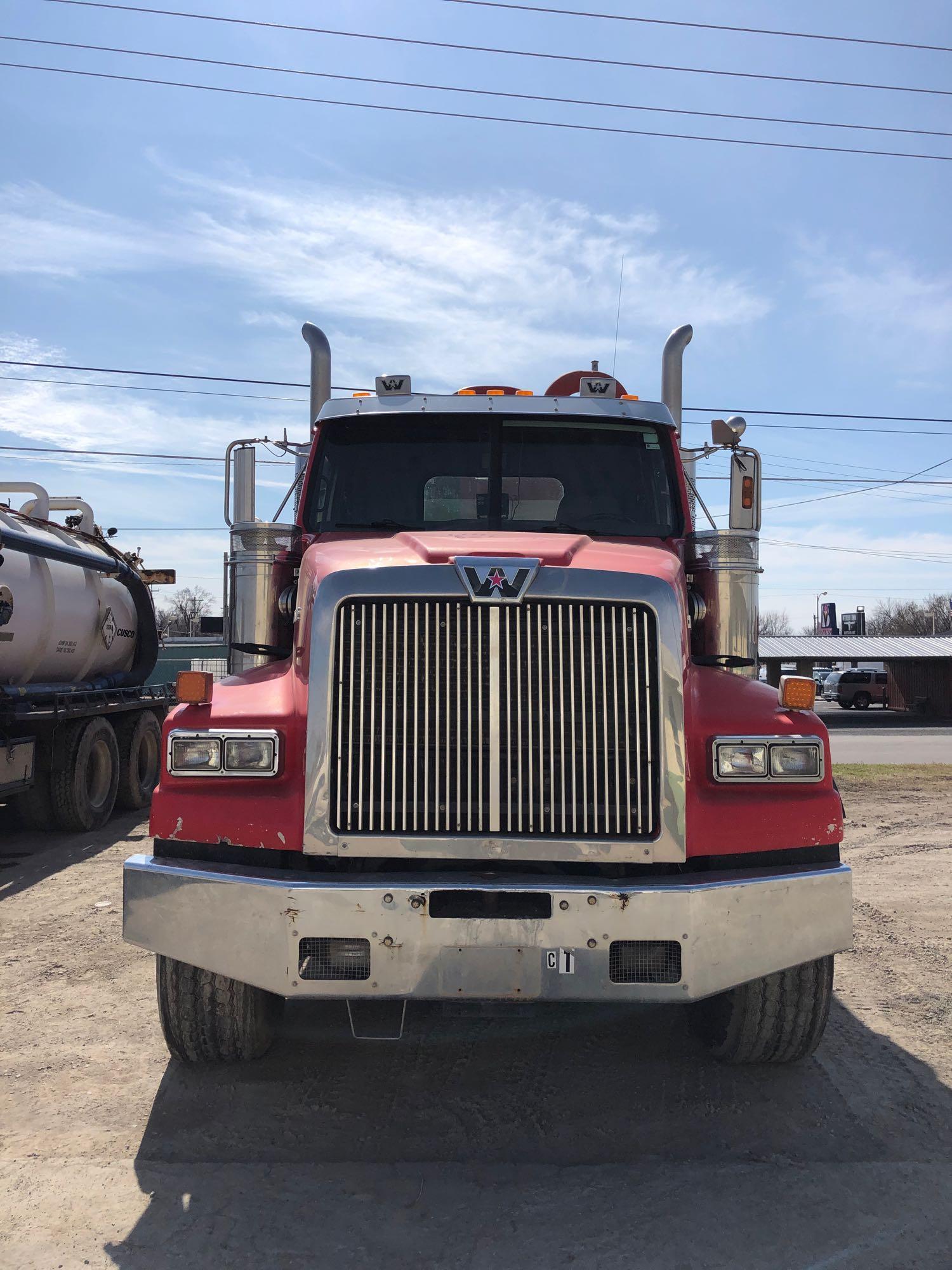 2004 WESTERN STAR 4900FA VAC TRUCK TRI DRIVE