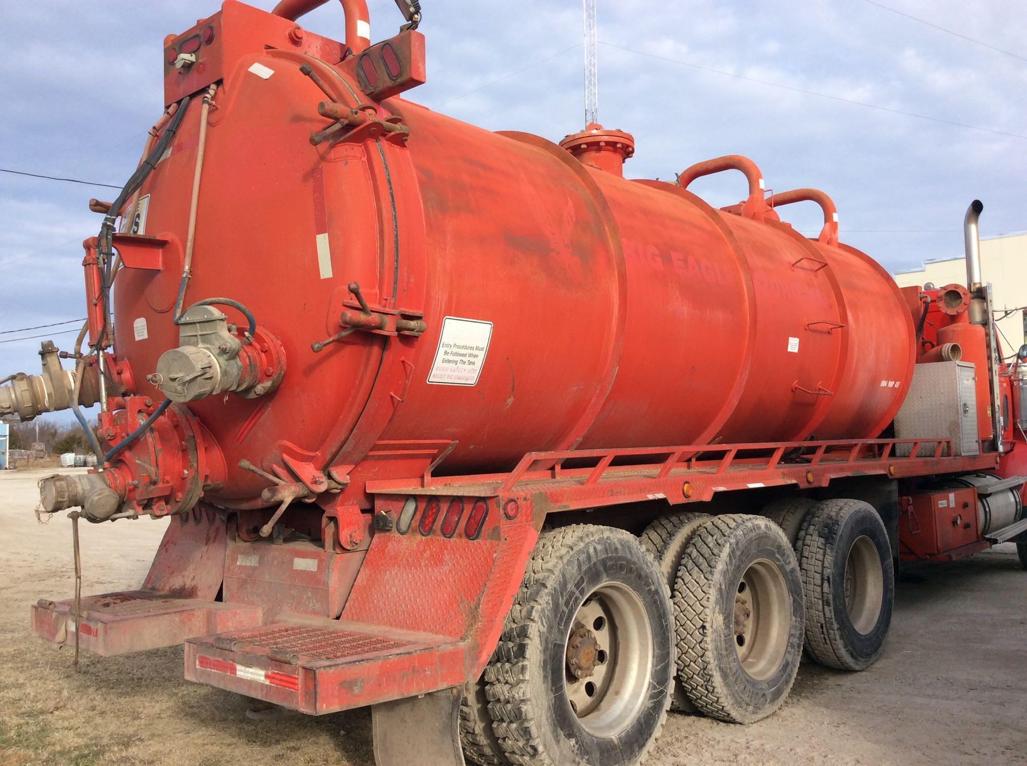 2004 WESTERN STAR 4900FA VAC TRUCK TRI DRIVE