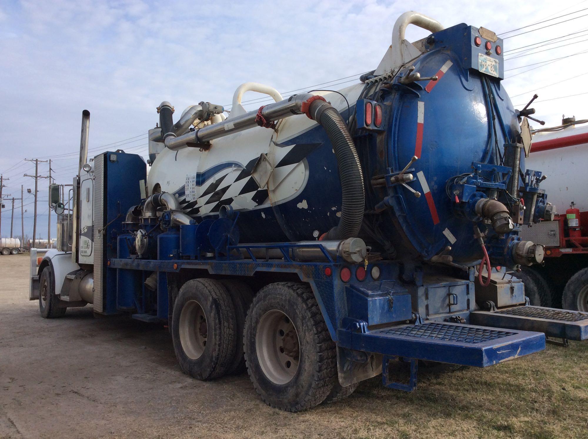 2005 PETERBILT 378 HYDRO VAC TRUCK