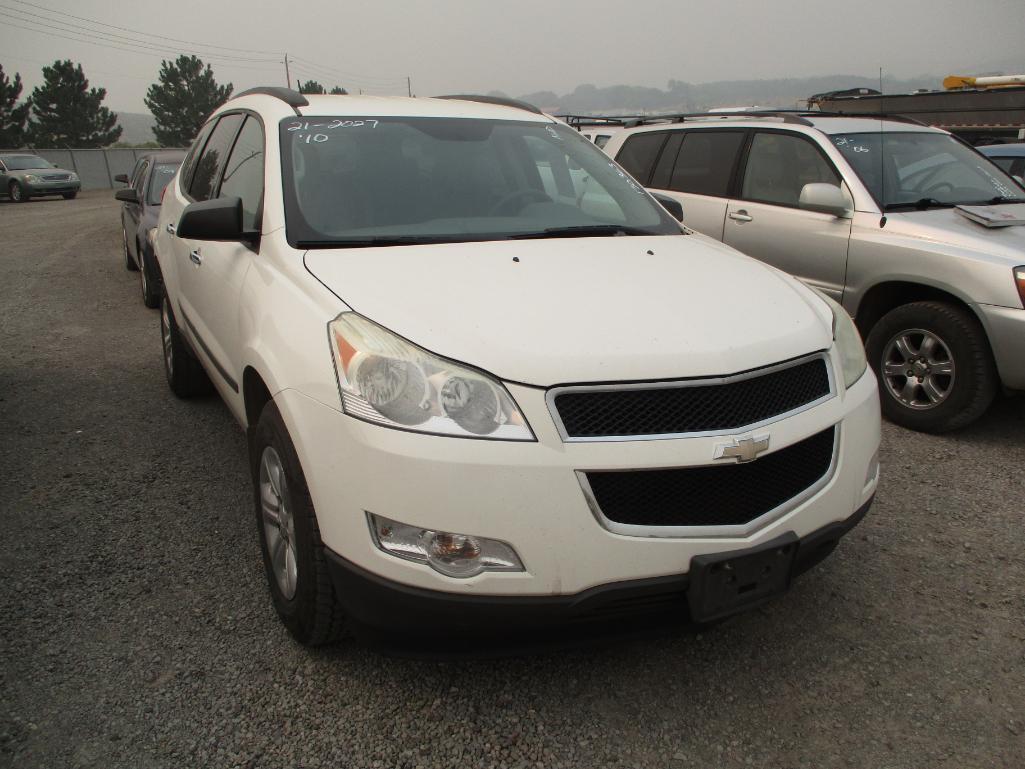 2010 CHEV TRAVERSE LS